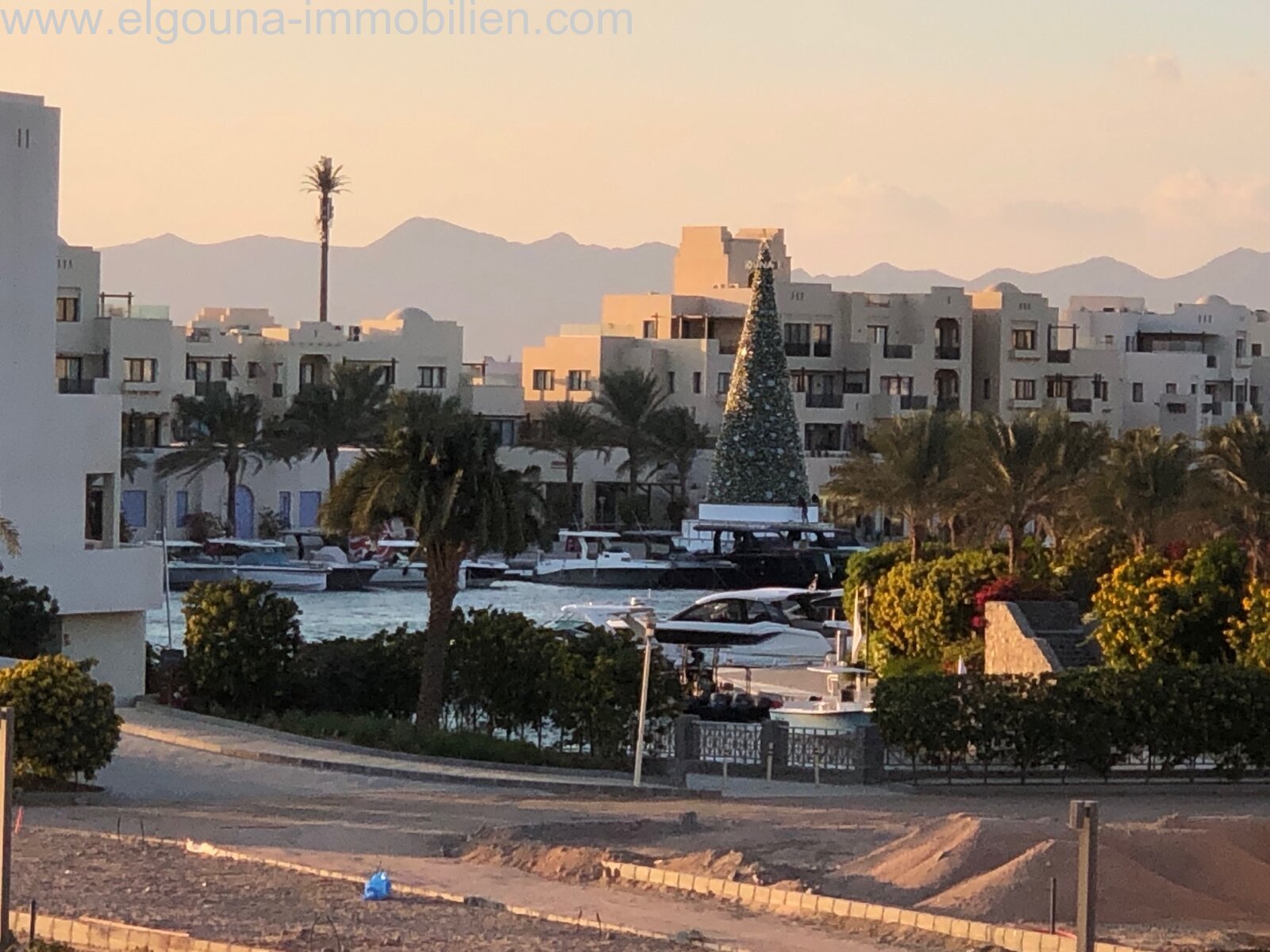 Blick von Dachterrasse zur Fanadir Marina