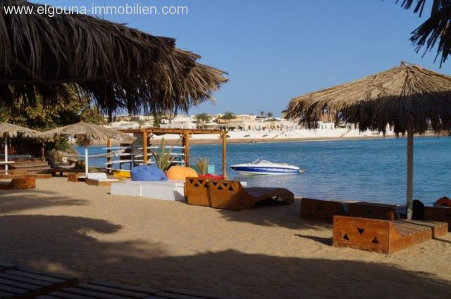 Beach Club house right in the neighborhood